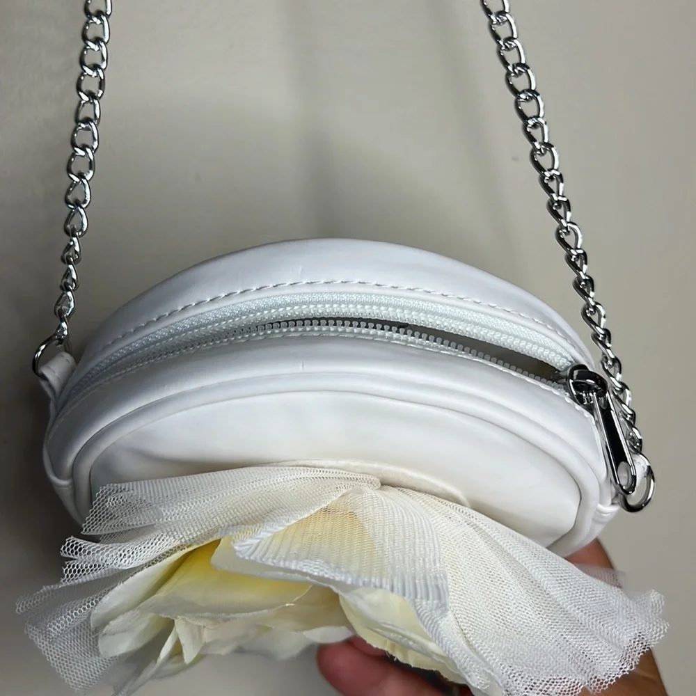 3/$25 🍄 Children’s Place Girl’s Yellow Flower Shoulder Bag Silver chain strap